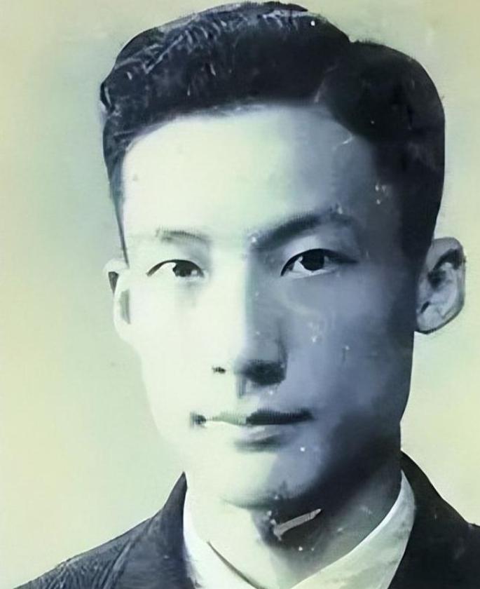 1949年，朱君友被押赴刑场，本打算赴死，却发现特务朝自己使眼色。他是富贵人家的