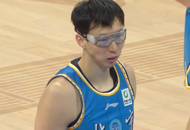 19比4！季后赛生死局，北京队直接把11冠王广东给打哑火了！这哪是京粤大战啊