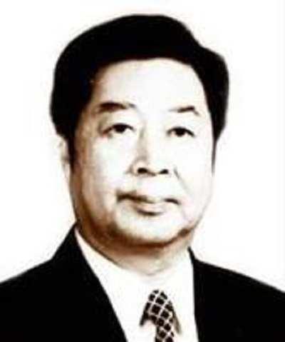 郑培民原籍河北省武安市，1943年7月23日出生于吉林省海龙县海龙镇一个普通工人