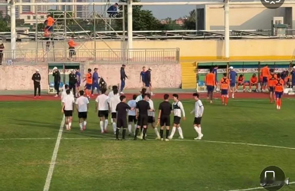 1月17日冬训热身赛山东泰山1:2不敌大连英博1月17日下午在海口观澜湖进行冬