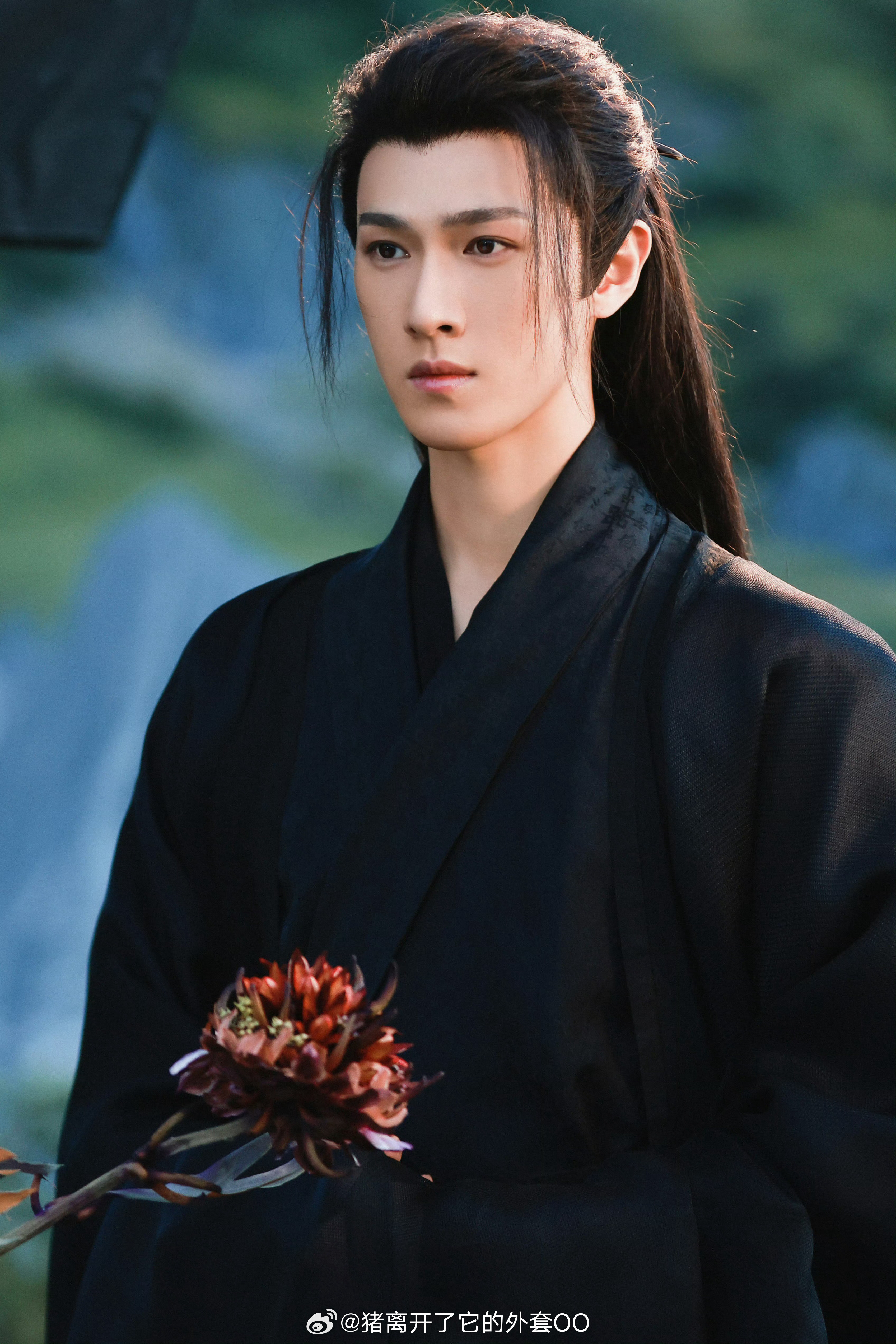 李昀锐《江湖夜雨十年灯》慕正扬花絮图，有胡子版帅的很有味道，可塑性好强！！