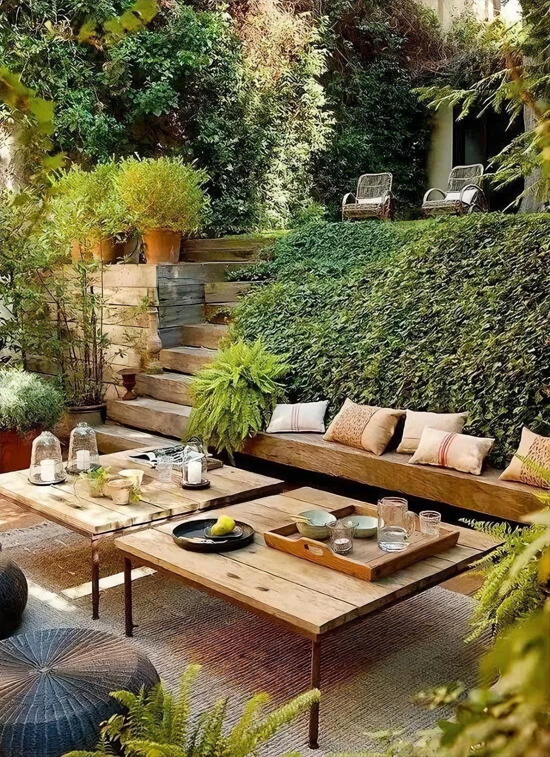 特别有财商的一段话：“穷人赚个三五百万，他也还是穷人，他会换大房子，好车子，背