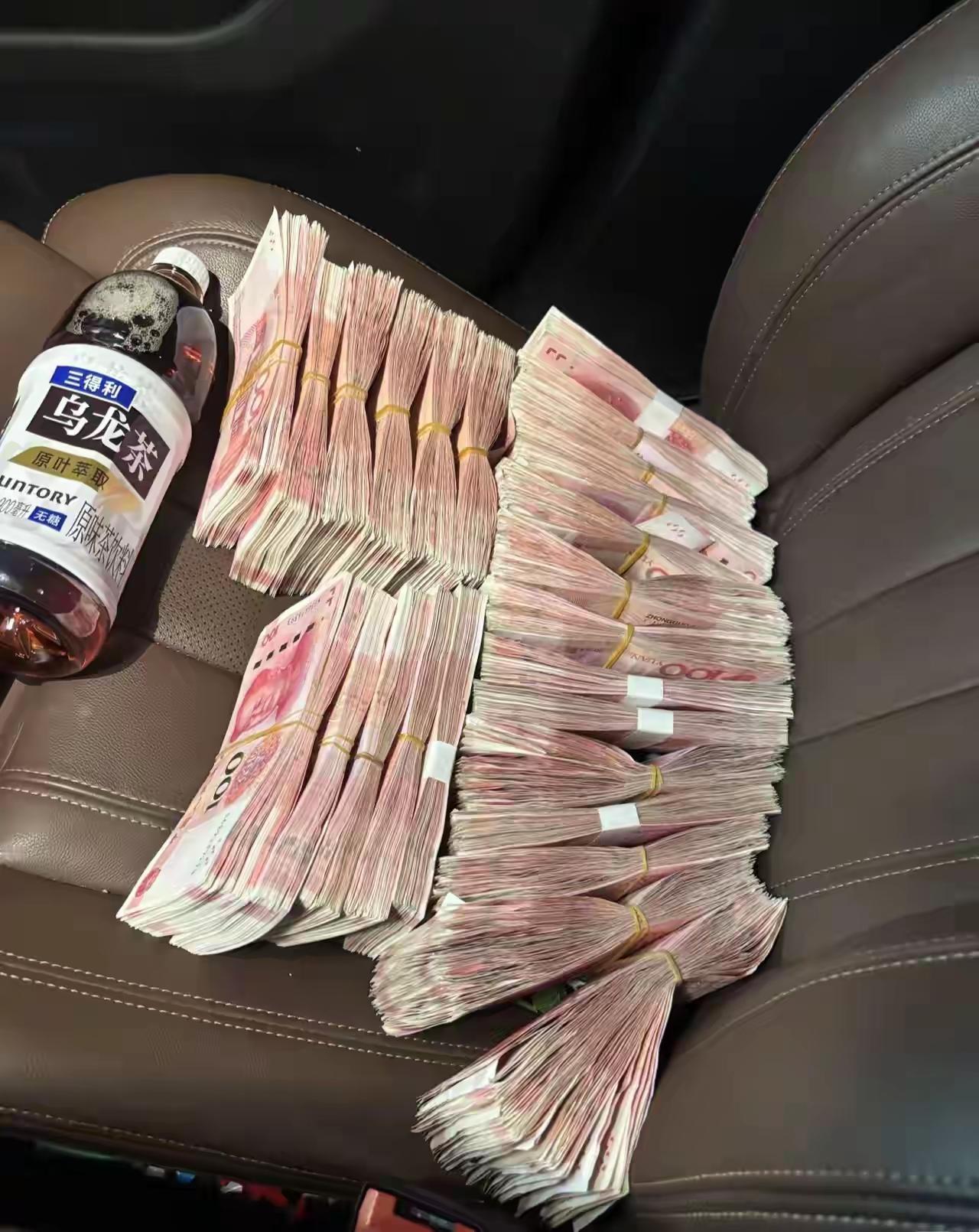 一晃过年了，今年就挣了这么多，比去年少1/4吧，大环境不好，知足了，股市赚了4万