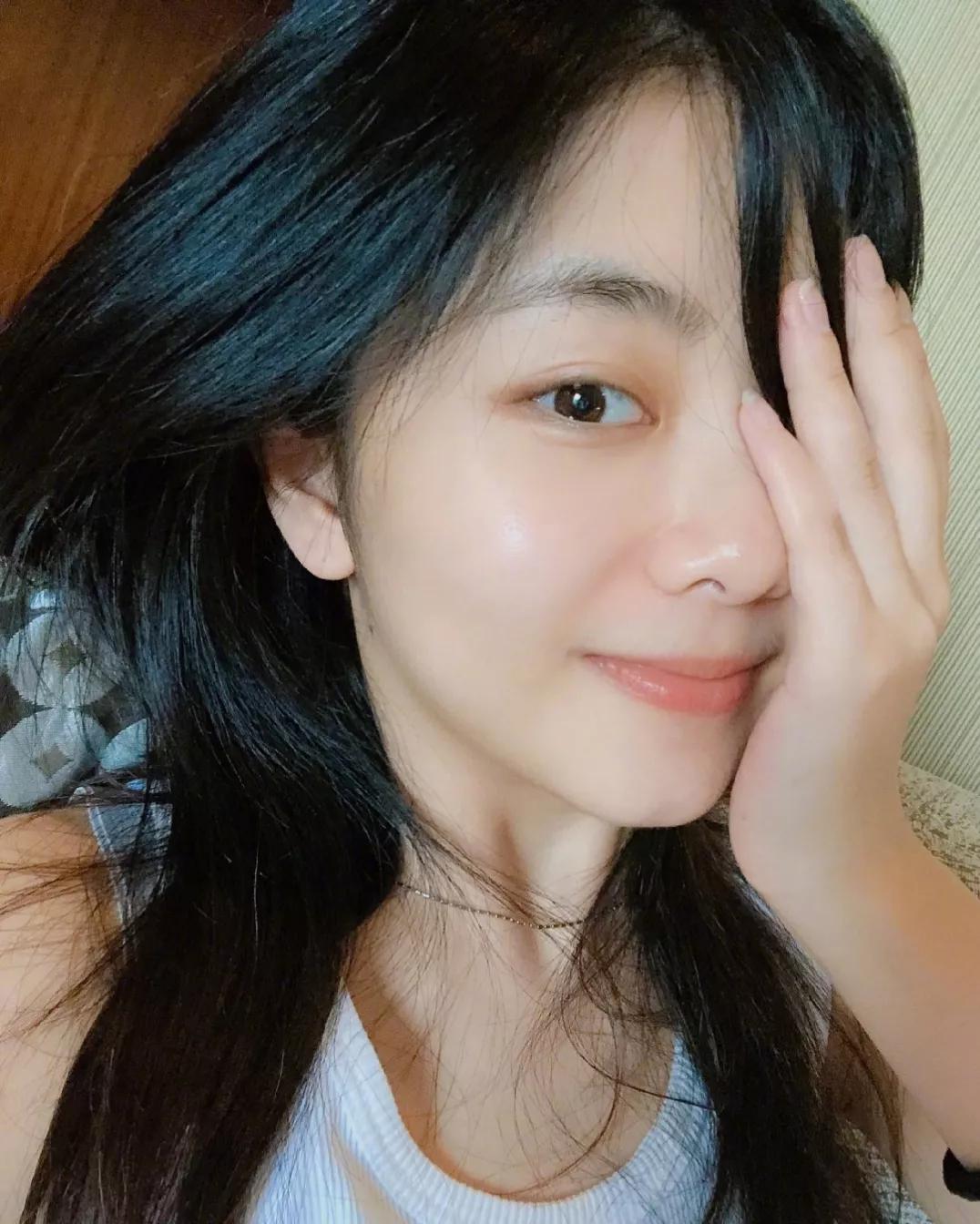 人气小花旦谭松韵写真合集：甜美靓丽、俏皮可爱！