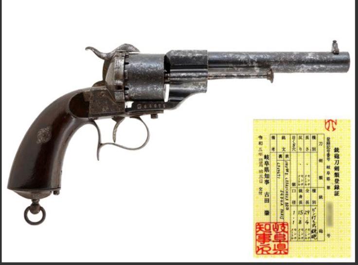 文森特·梵高在1890年自杀时使用的同一款法国/比利时制造的针发式左轮手枪（