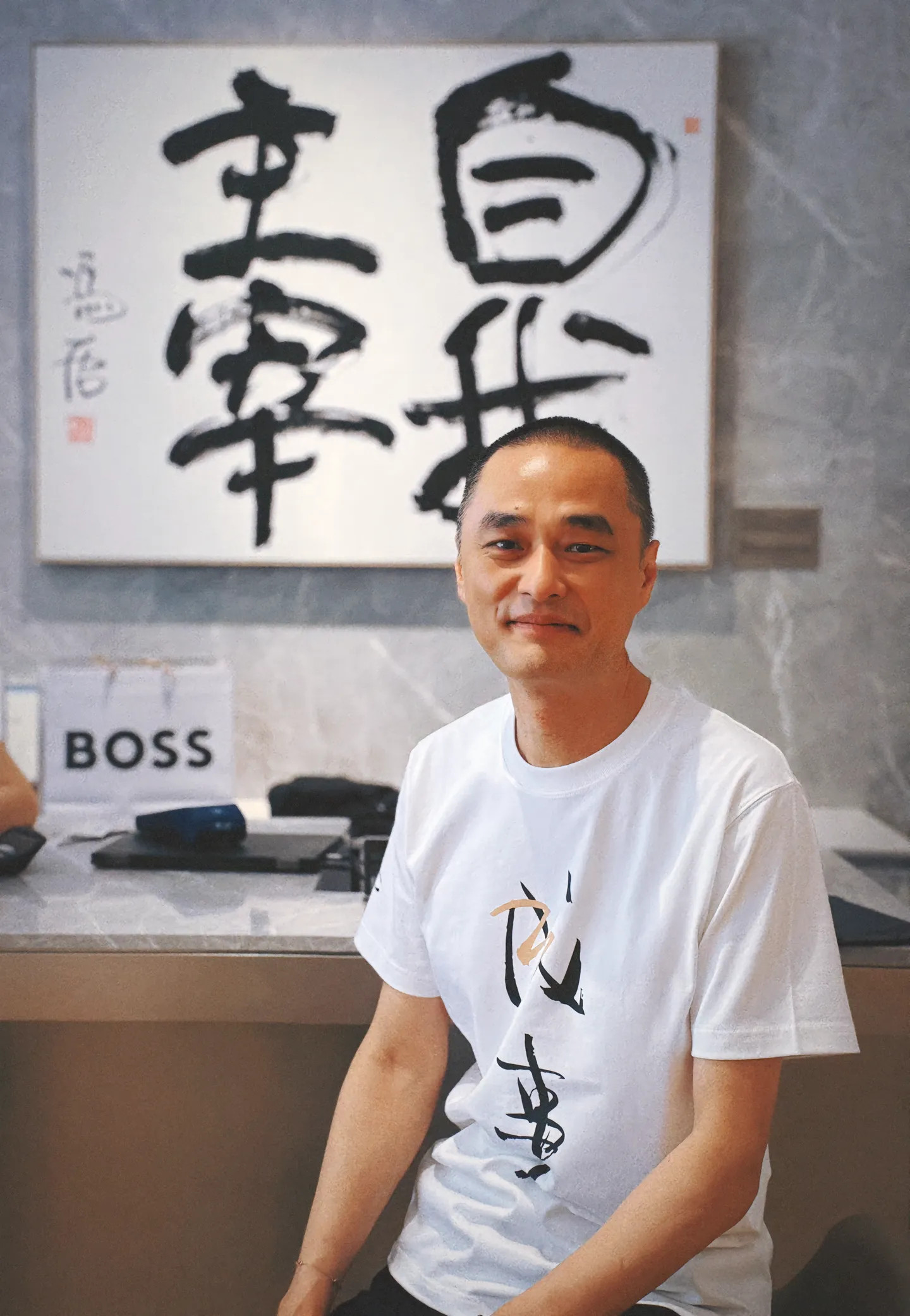 冯唐建议:身上自带“穷气”的人,千万别深交。穷气不是指贫穷,而是一种混乱的磁场,