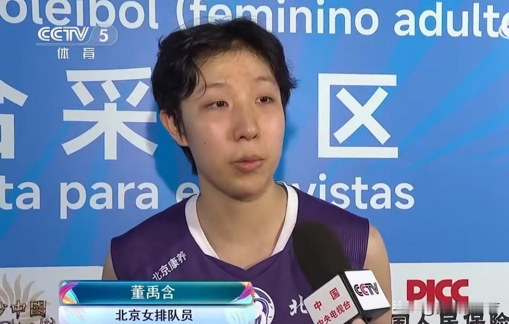 有朱婷在，队员们就很安心！朱婷就是中国女排这批主攻手的偶像啊！年轻主攻，看到朱婷