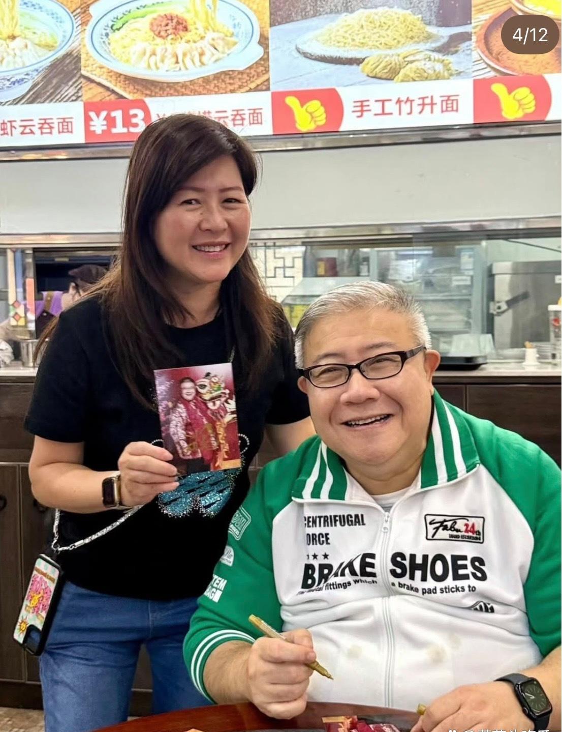 64岁港星回乡开面馆，平价接地气，生意火爆64岁香港艺人刘锡贤，回到祖籍广