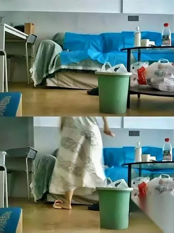 刷到曾祖视频吓一跳！这地方咋看都不像家？谁家客厅堆成箱矿泉水？沙发还铺一