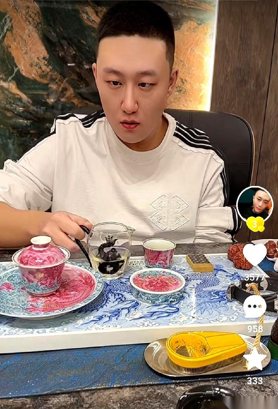 人家压根就没想分你直播赚的那几个W。说真的，这一招釜底抽薪，真是又狠又解气。