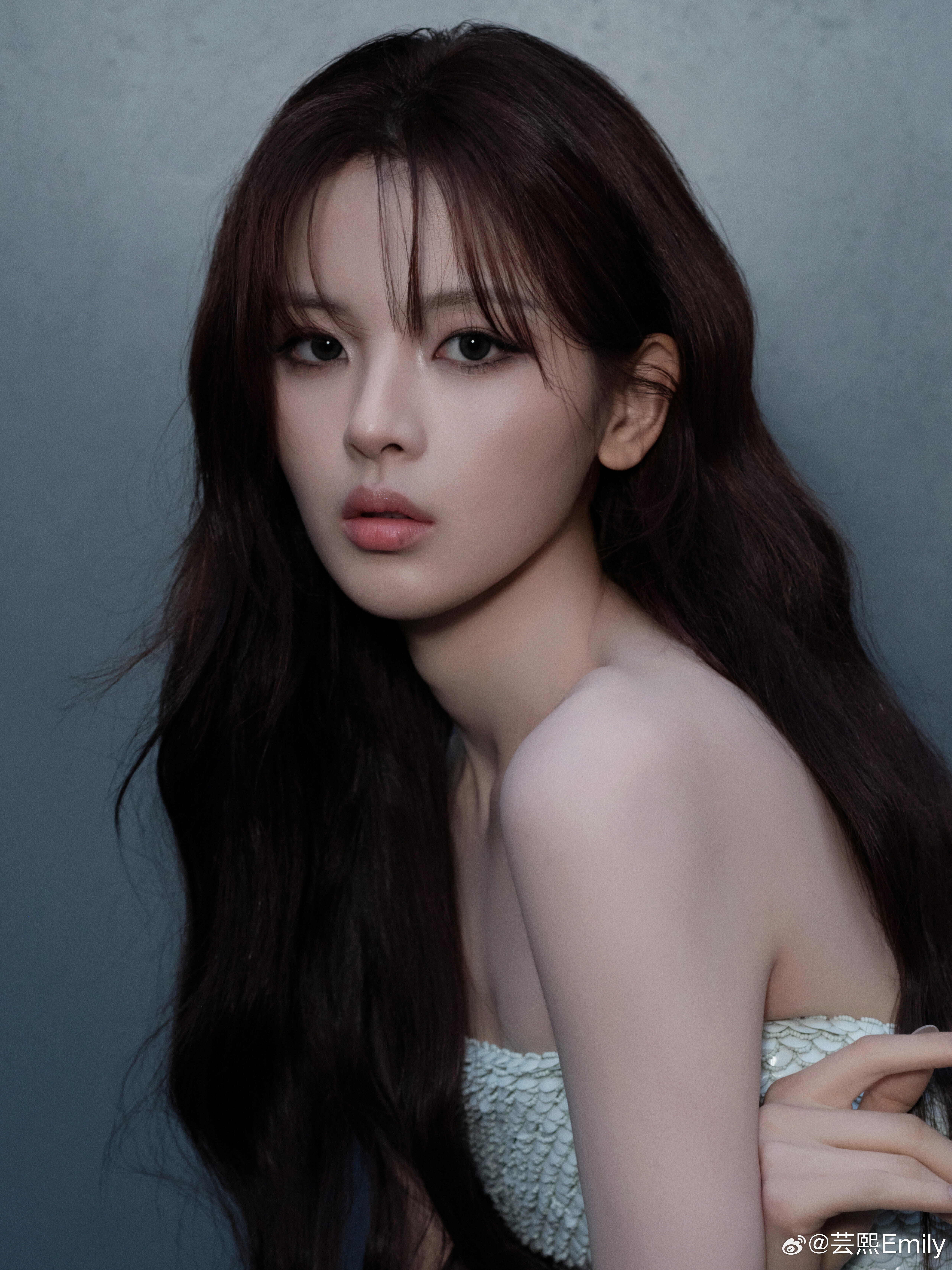 杨超越｜Camera就位，靓女登场！杨超越亮相BALENCIAGA冬季26系