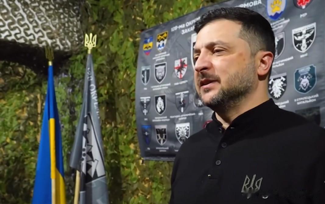 当地时间11月13日，泽连斯基抵达扎波罗热前线，视察了乌军第65旅和第128旅！