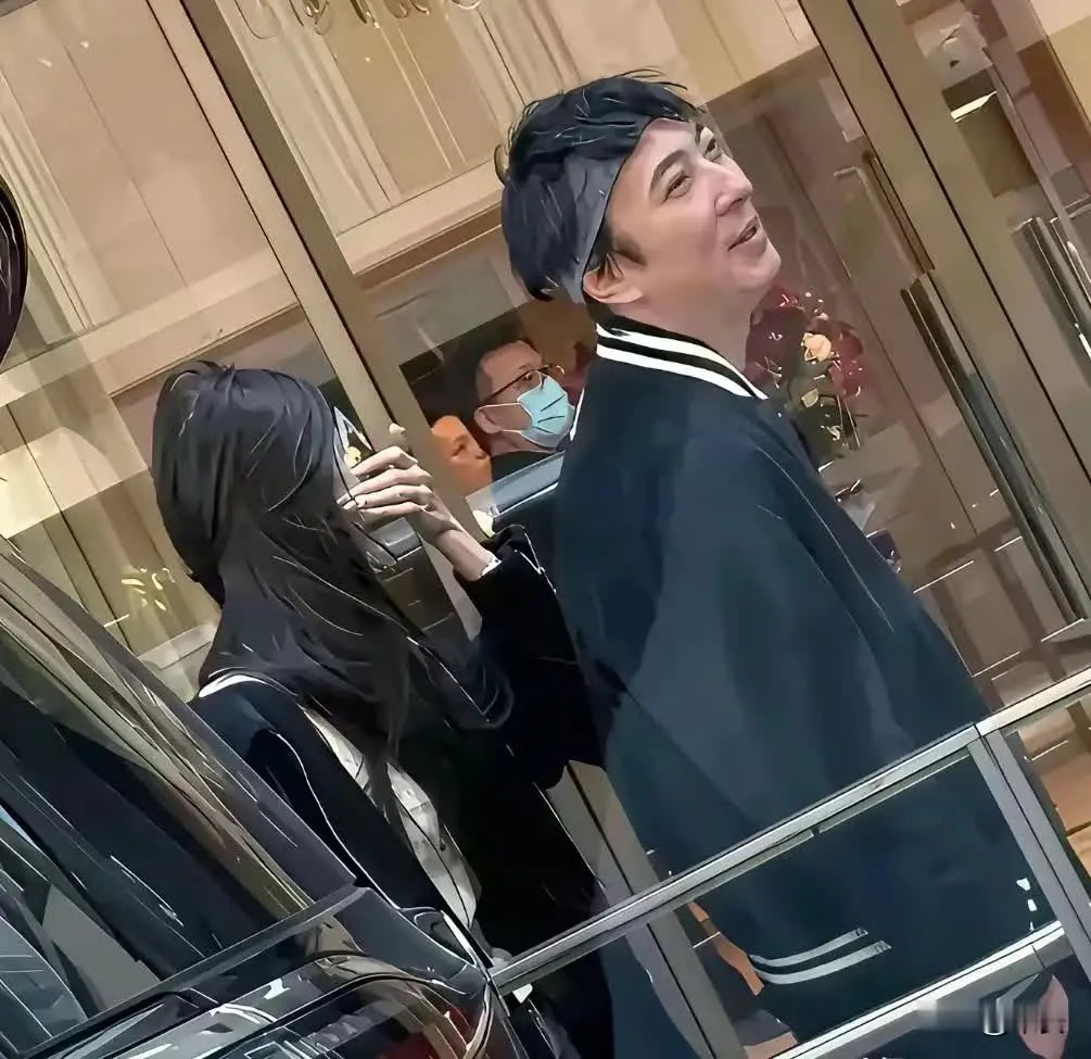 不知哪位幸运女孩成为王思聪最后一位女友，许久未见王思聪又带着新女友炸街了，听说这