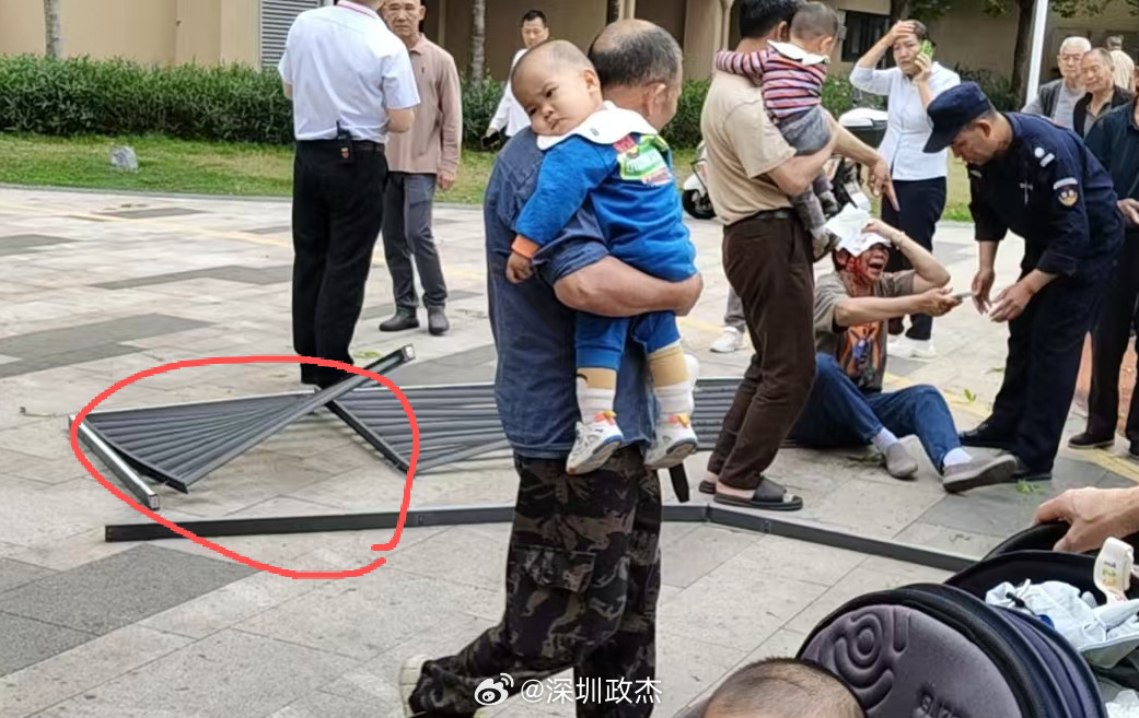 深圳宝安发生一起高空坠物，把楼下大妈头砸破了。正常是这一户的业主和物业共同承担责