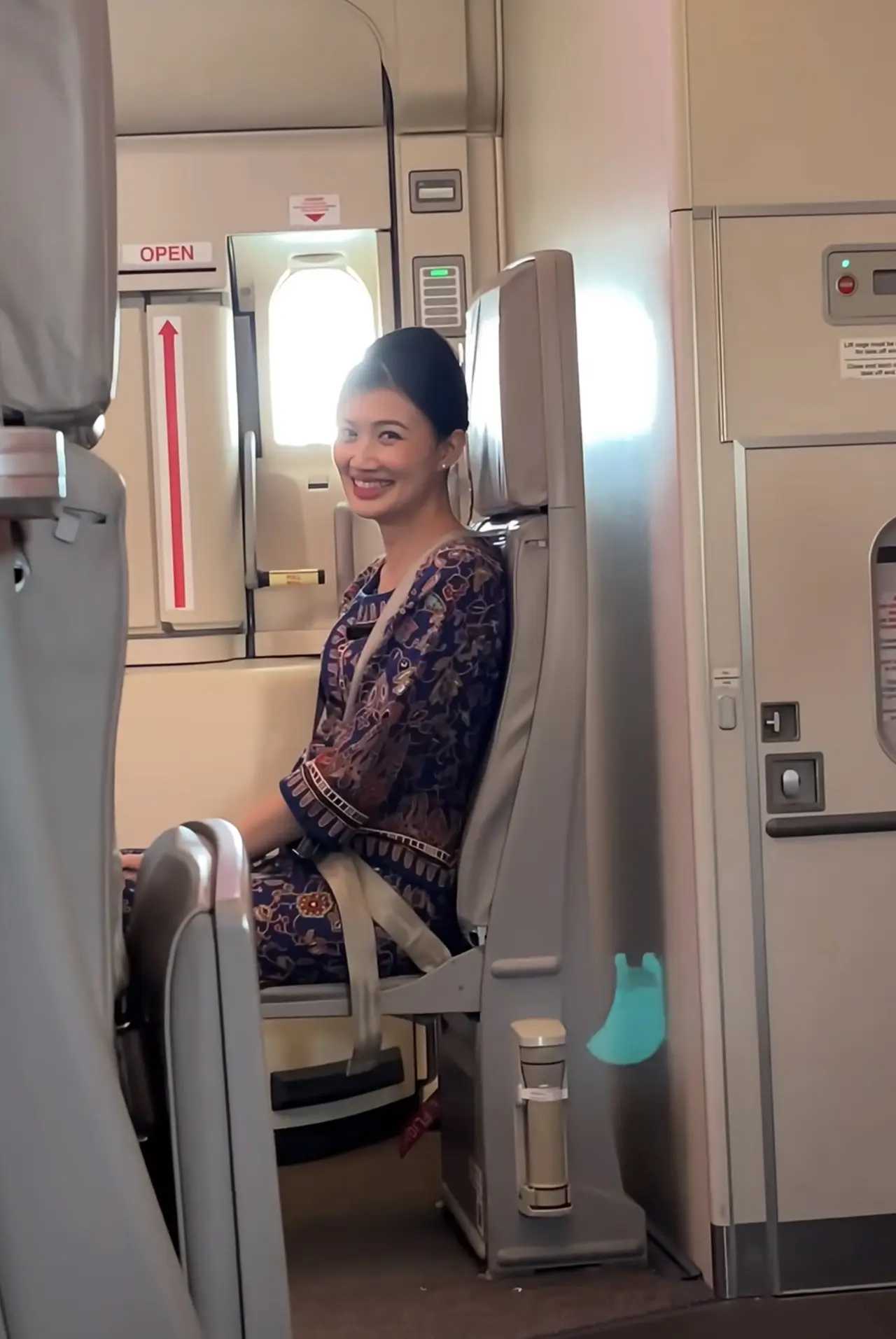 我要怎样才能要到她的微信