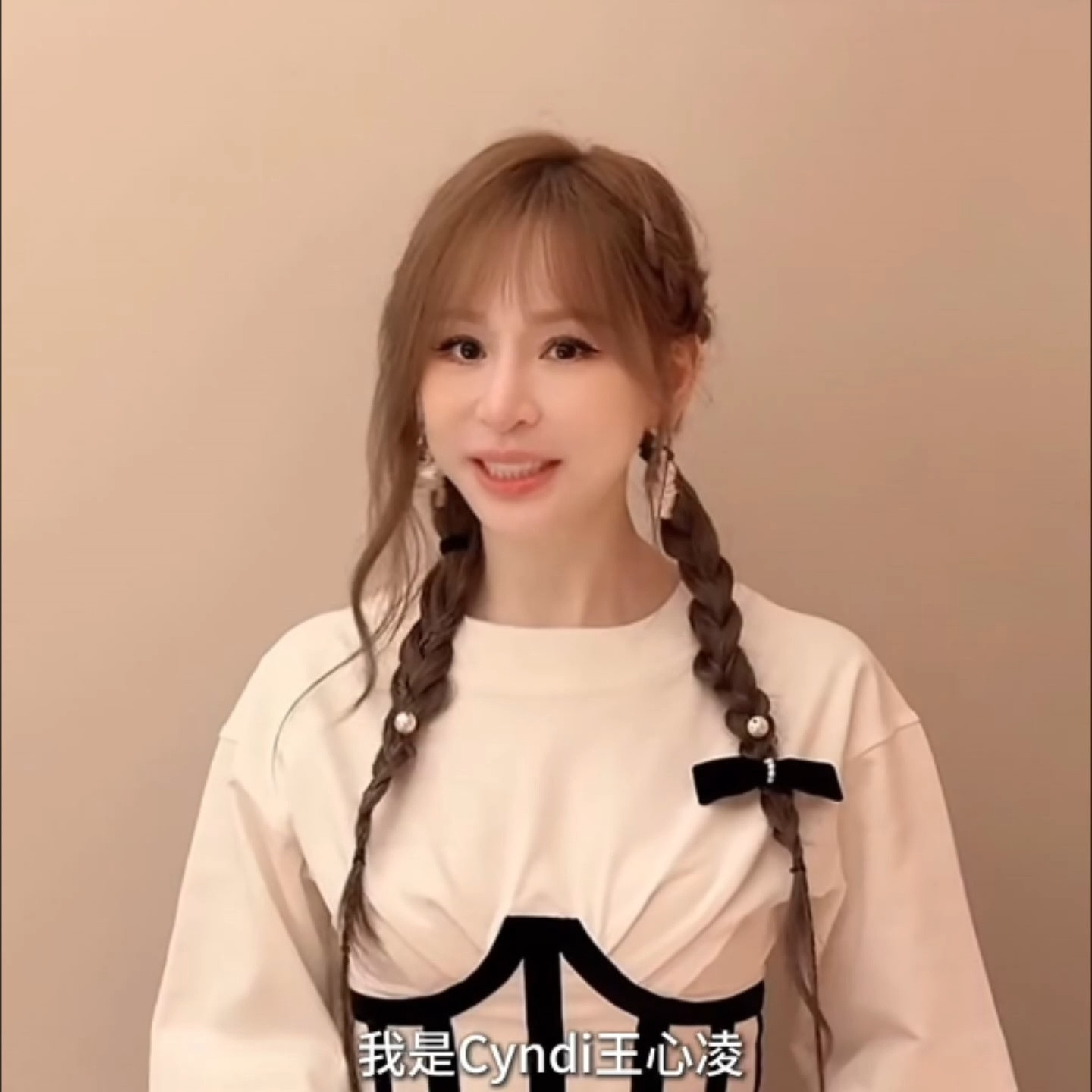 一只美萌的兔子在sayhi