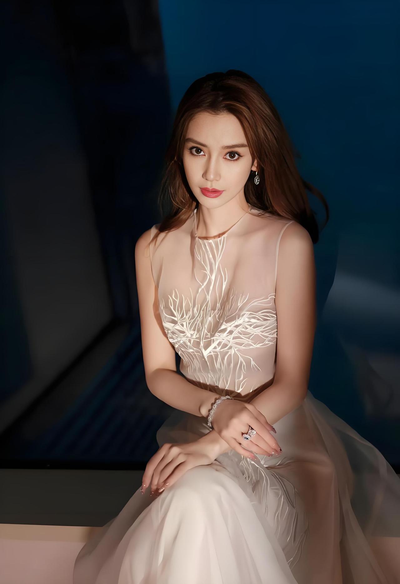 杨颖，连夜冲上热搜。6月13日，37岁的杨颖，冲上热搜，这次，不是要和黄晓明