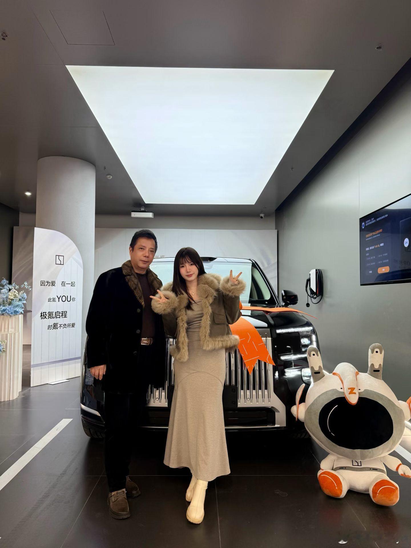 恭喜极氪9X在12月交付破万啦🎉里面有一辆是我送我老爸的极氪9X