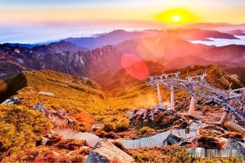 大美眉坞山水生香龙根秦岭横亘南屏，渭水环抱北廓。千年眉坞，藏山水灵秀，承