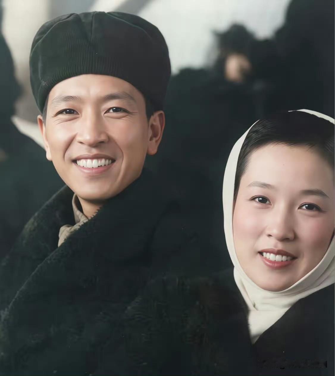 1940年，18岁的赵兰香明眸皓齿，气质不凡，在甘肃庆阳任教时与耿飚相识。当时耿