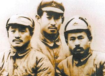 1947年，小河会议结束后，毛主席突然找到贺龙，神色凝重地说：“有句话，我一直想