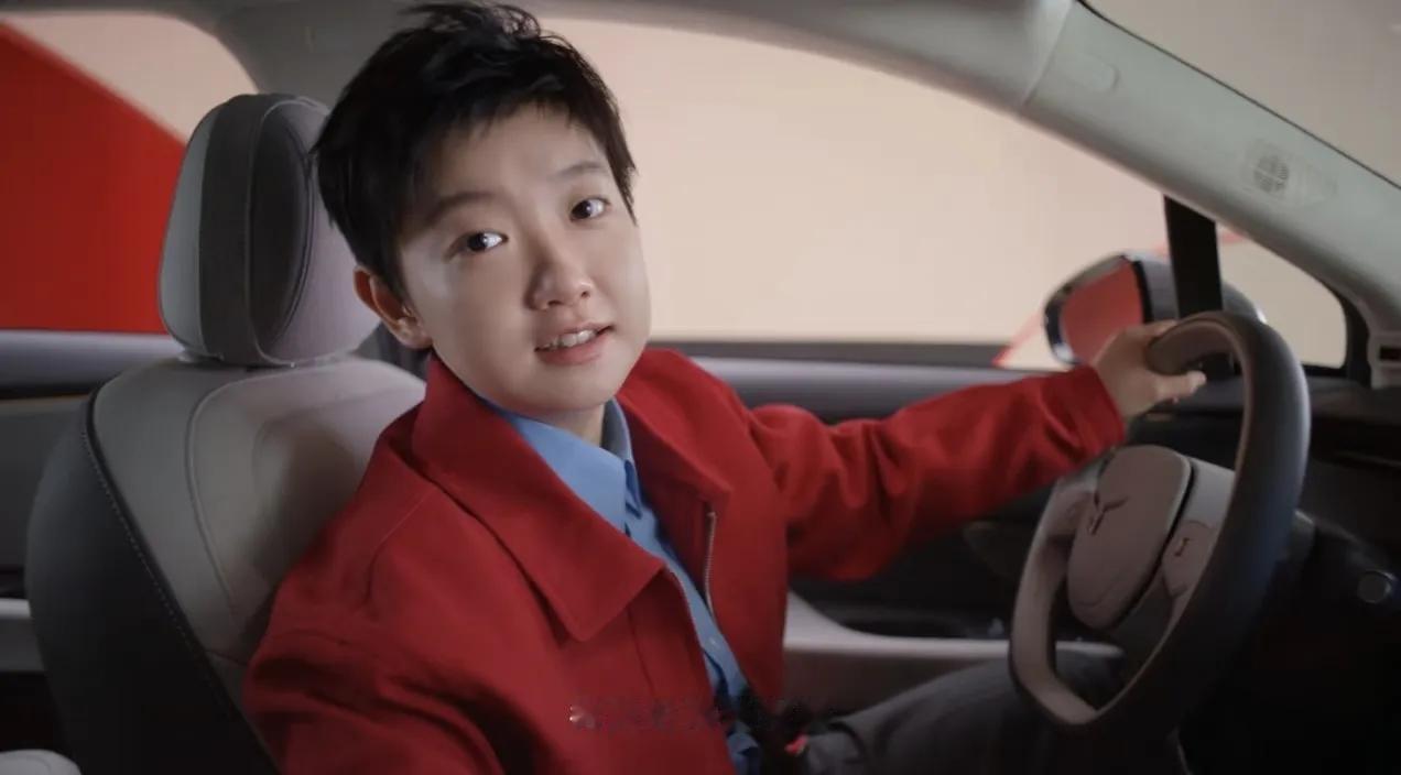 为啥孙颖莎代言的红旗天工，堪称是是15万元级别的翘楚？豪华舒适的座舱，科