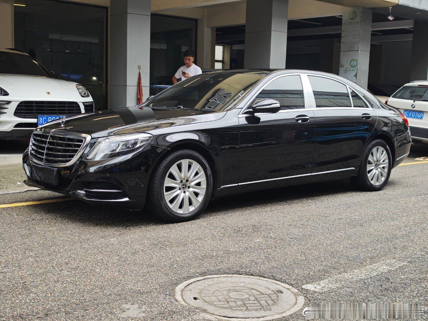 奔驰S320L行政豪华级轿车​上牌2015年早1天公里12万成色好​高性价