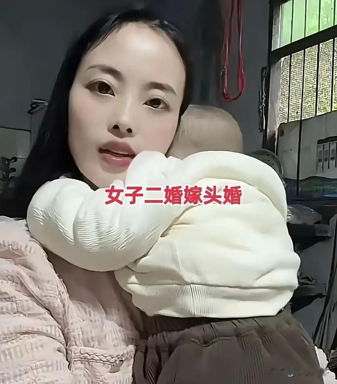 失去了才知道是好的！张女士40岁嫌前夫太闷，离了，网上撩到小8岁小伙，把12万