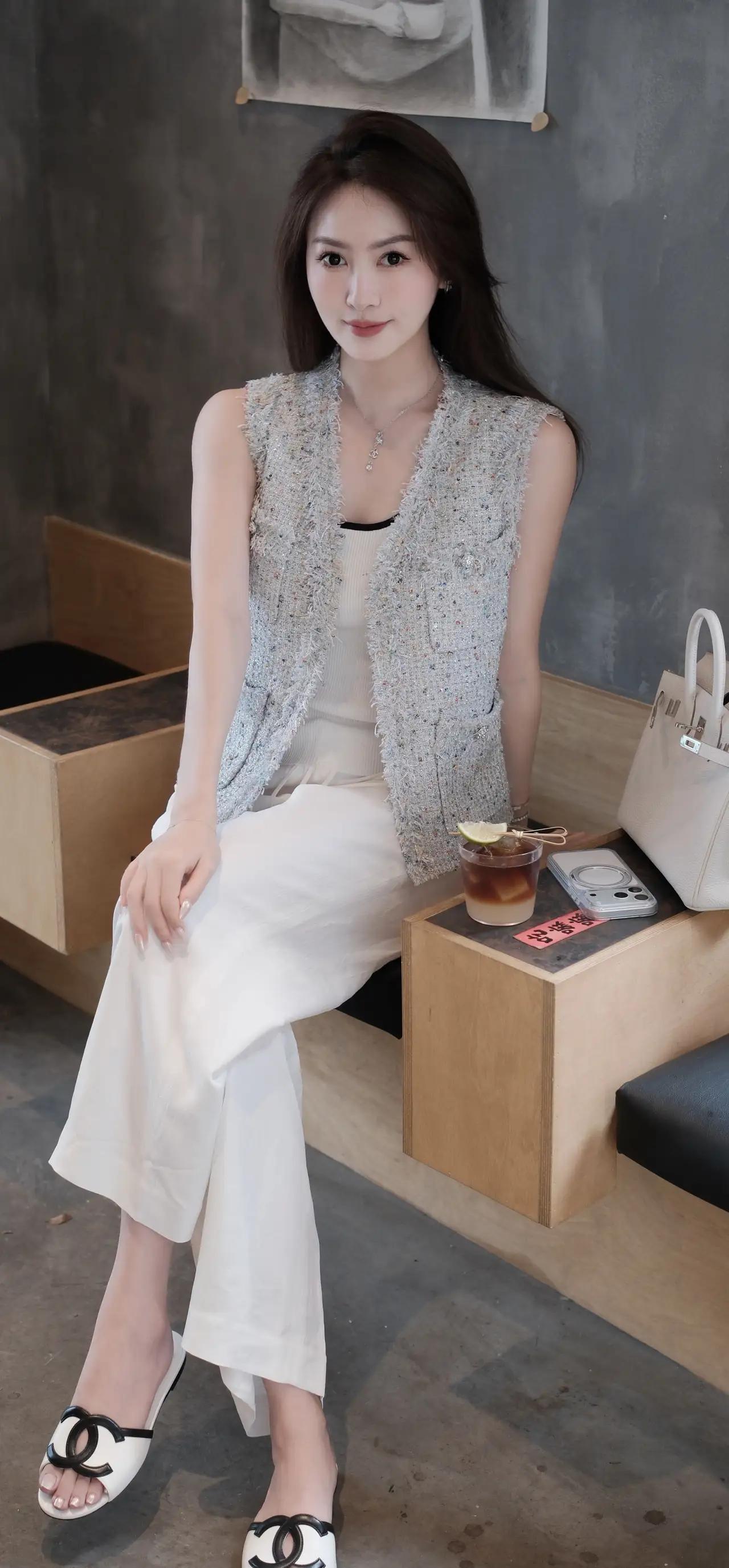 亮丽甜美，气质绝佳。清纯甜美女神。美到动人