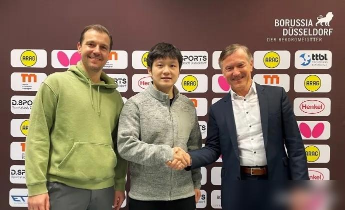 樊振东这事定了，官宣加盟杜塞尔多夫，接班老将波尔。合同签了一年，很明显，这