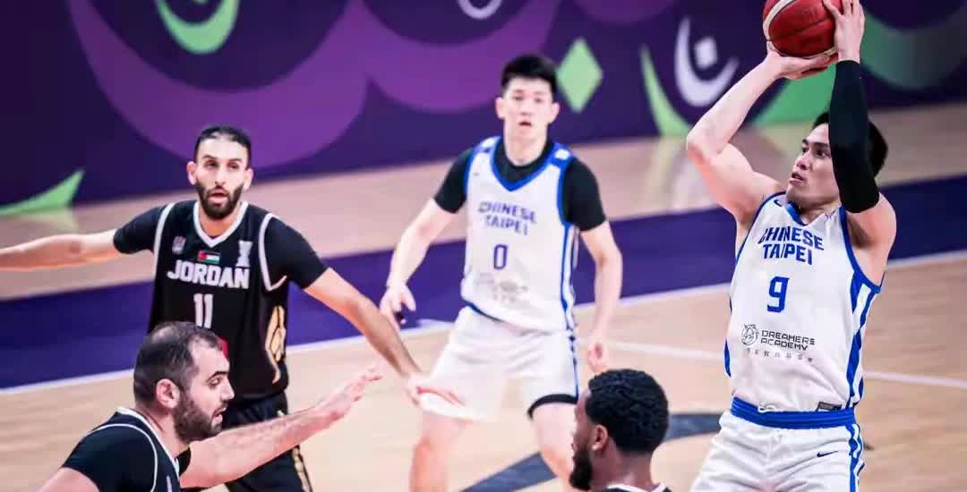 亚洲杯惊天冷门！上届四强约旦罚球崩盘遭台北淘汰，阿基拉缺阵成致命伤，中国男篮情报失误引热议