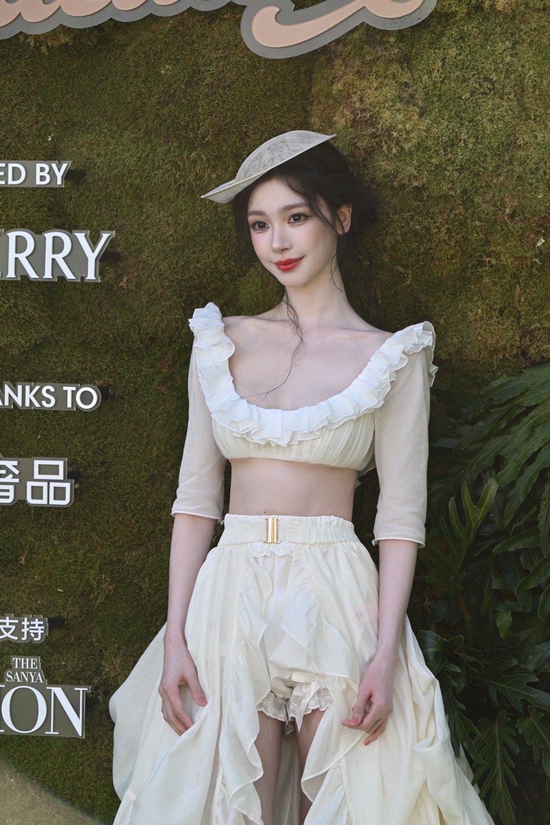 易梦玲审美易梦玲是什么行走的时尚风向标！不仅人美审美也好！！！虽然活动有dres