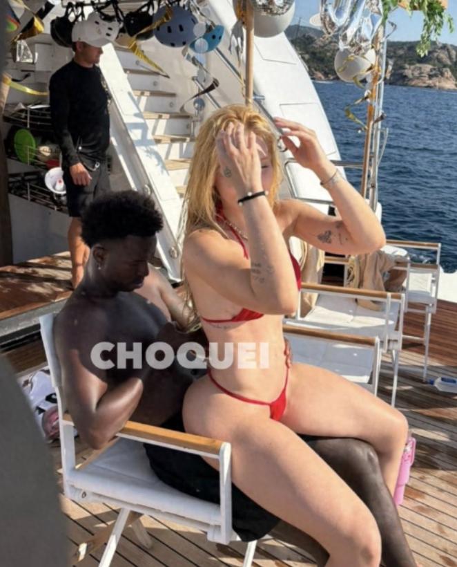皇马球星维尼修斯的恋情真实让人看不懂！今年7月，维尼修斯的前女友弗吉尼亚・丰