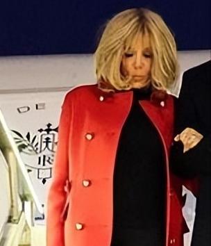 万万没想到！马克龙夫人的穿着！竟然还有这么多讲究！布丽吉特访华第一天。