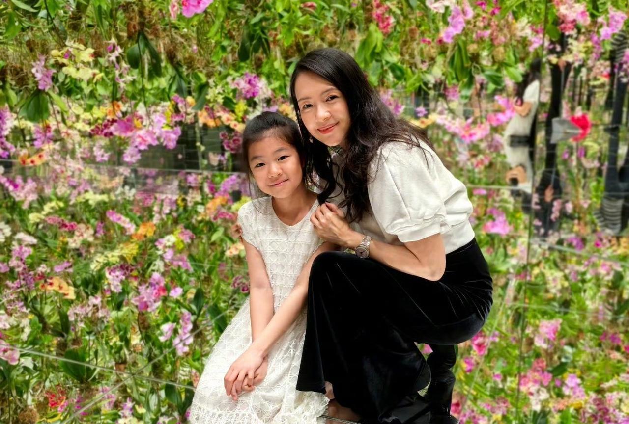 离婚后第二个六一儿童节，章子怡终于忍不住了！章子怡也没想到，六一儿童节被虐成这