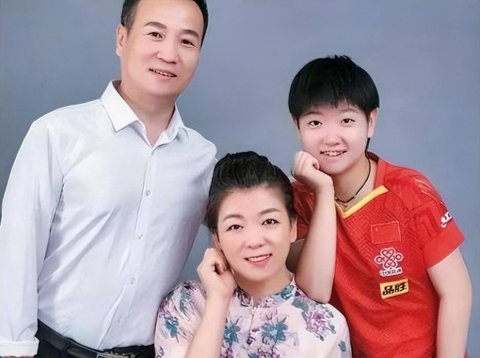 孙颖莎家庭情况孙颖莎2000年生于河北石家庄，是家里独生女，家境平平，家里没人