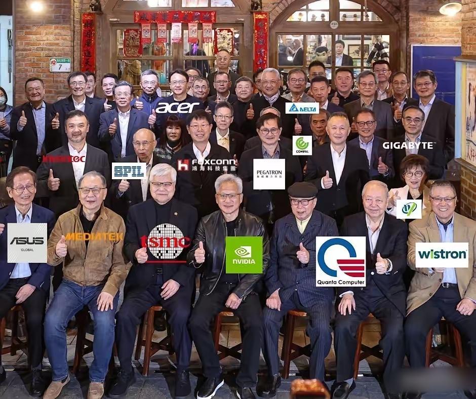 十年前，黄仁勋估计也没想到自己能坐在主位吧？