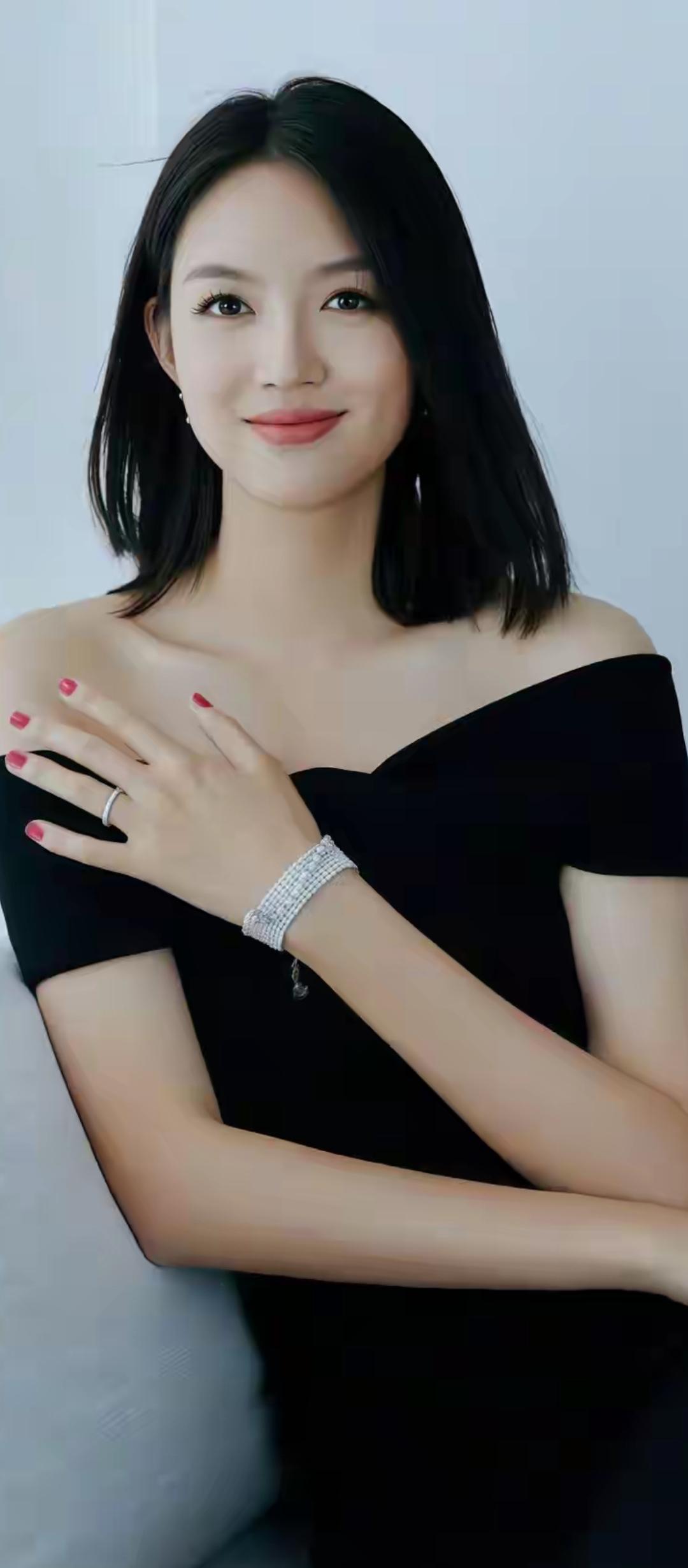 优雅自信，女神范儿满满！💄✨