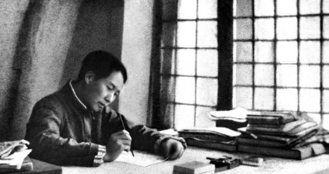 1943年，日本天皇裕仁的弟弟、三笠宫崇仁亲王为了寻找“战胜中国的方法”，来到中