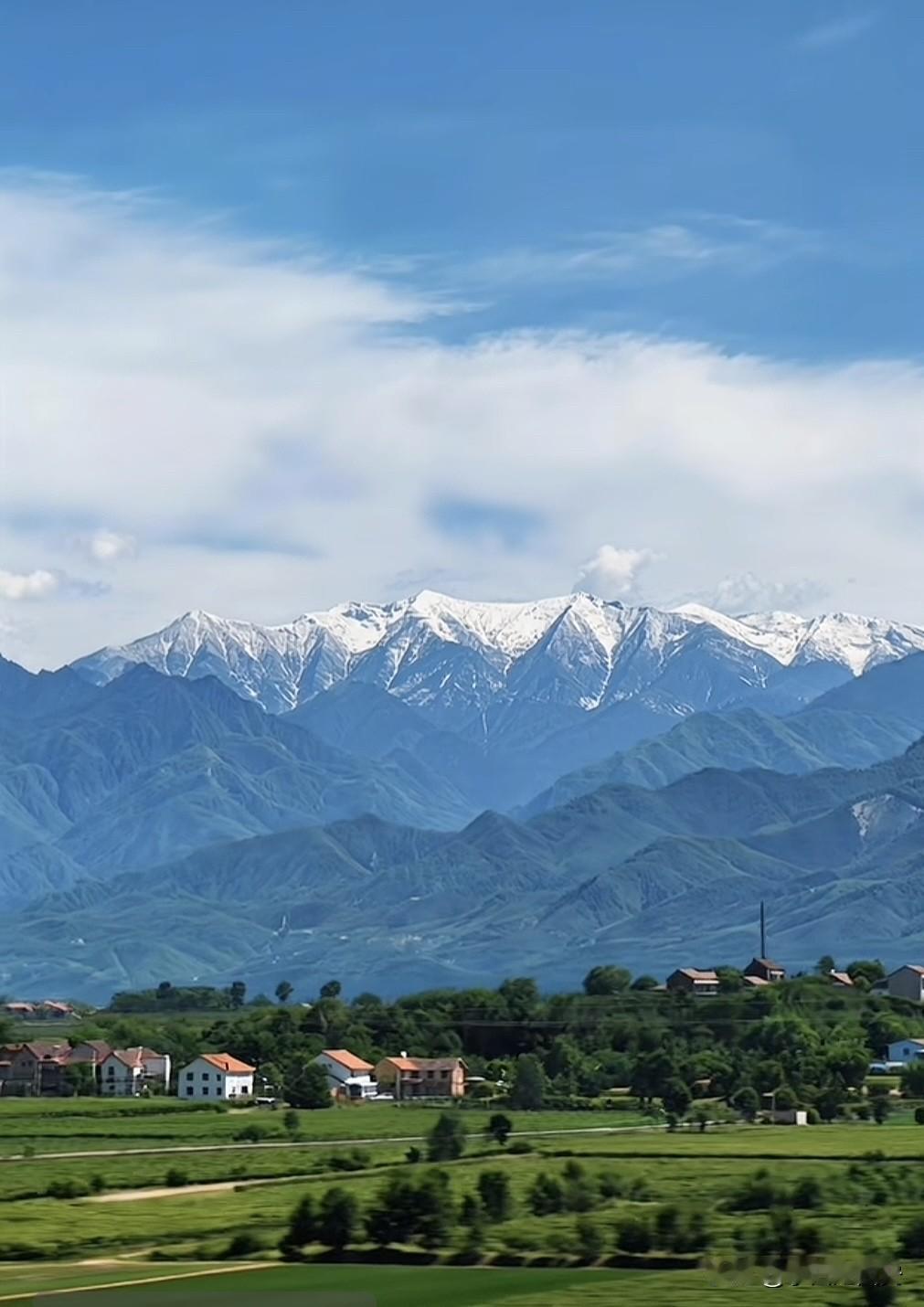 不用去西藏和新疆距离西安100多公里就能看到的高山⛰️雪景和第四世纪冰川