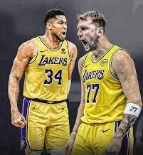 字母哥+东契奇这双人组的画面，不要太美了。试想一下，东契奇+字母哥+詹姆斯这三