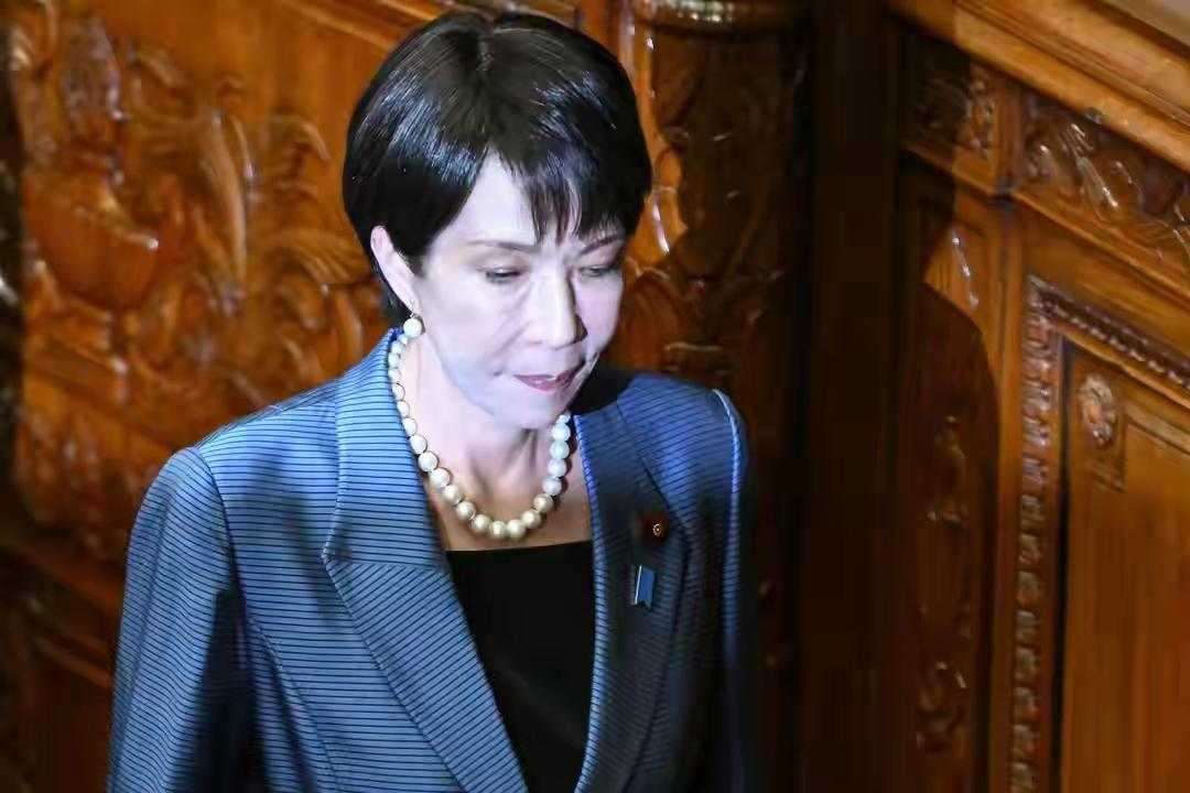 硬抗中方19天，高市终于服软了！就台海问题改口，想与华恢复关系这事儿听着像