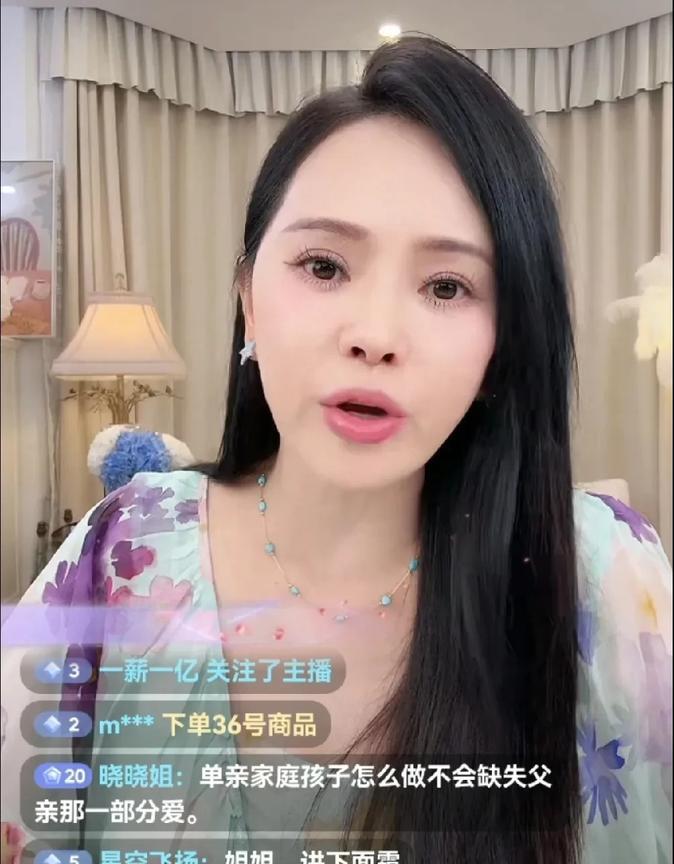 伊能静深夜直播，分享的育儿观太有水平了！朱丹，认真学学吧。评论区有网友问：“