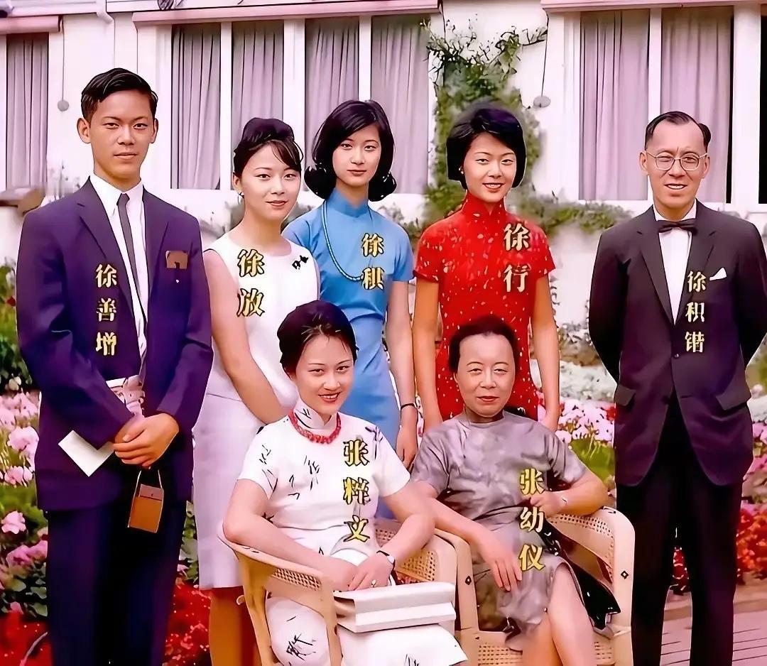 这是徐积锴和夫人张粹文，以及母亲张幼仪、子女们在美国的温馨家庭照，这可不是剧照，