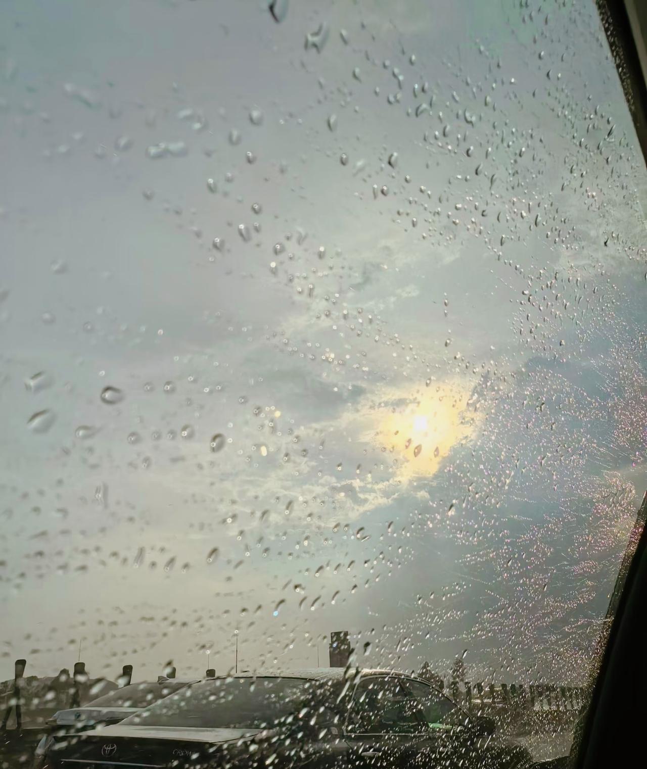 男人好色，女人爱虚荣，男人到中年知道老婆重要了，女人到中年知道老公不重要了哪怕