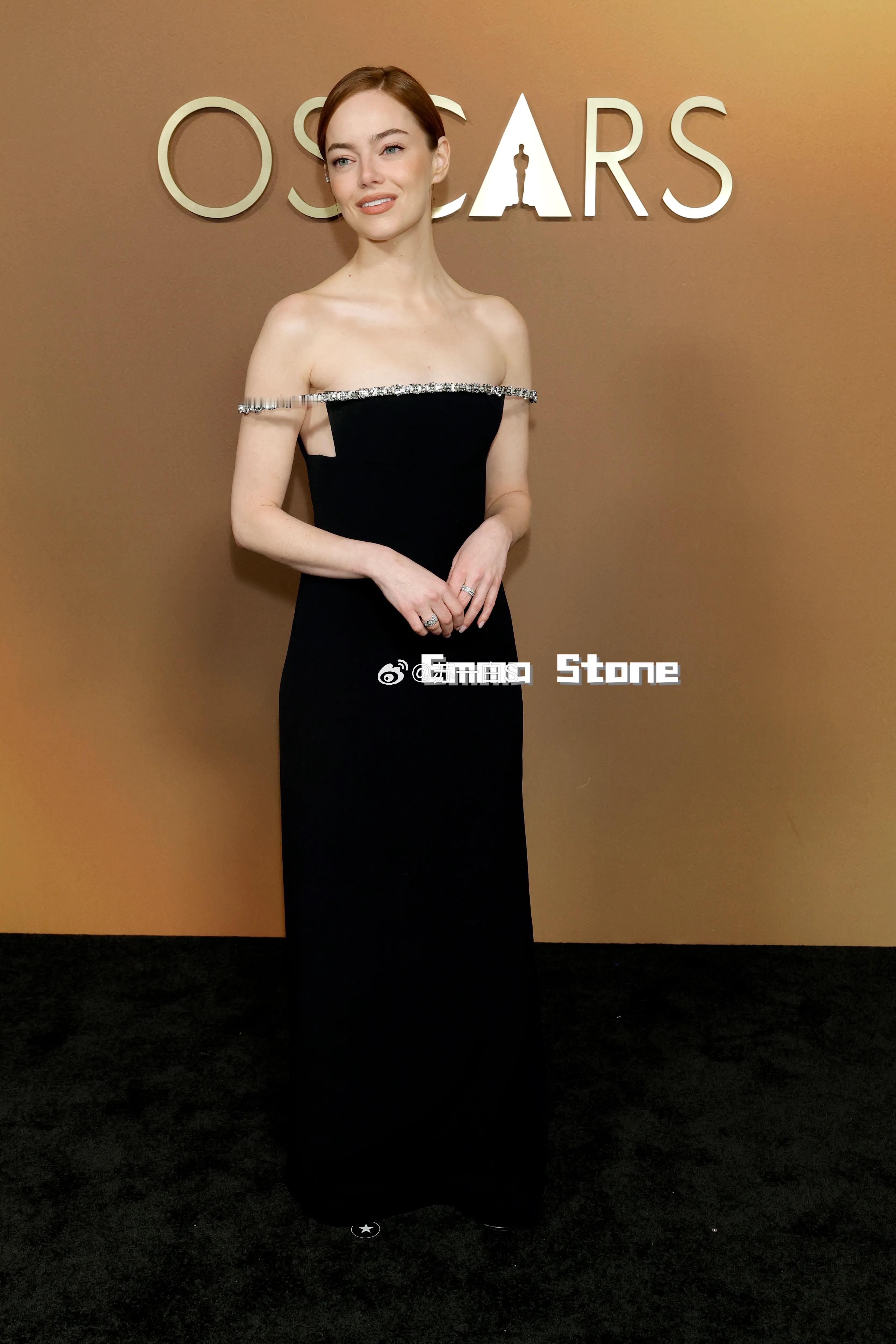 补发｜前些天的GovernorsAwards红毯👇EmmaStoneJen