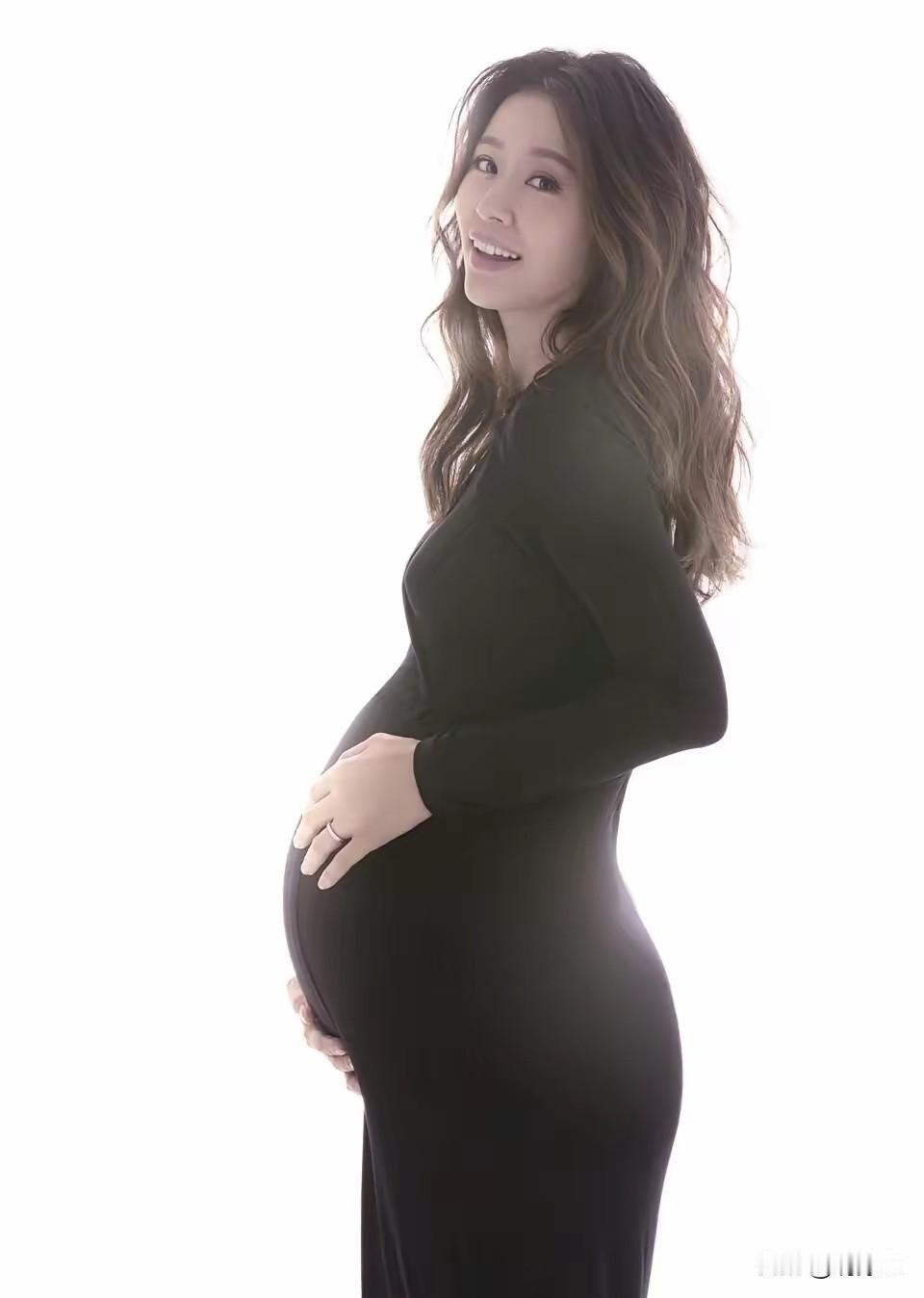 第一次看到明星比普通人还正常的林心如这个孕照真的让我另眼相看本来这些年黑料蛮