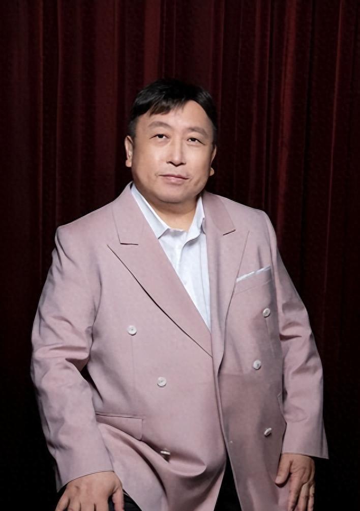 圈内水深，导演曝内幕，演员录音翻车引争议娱乐圈最近可不太平。王晶导演爆料说以前