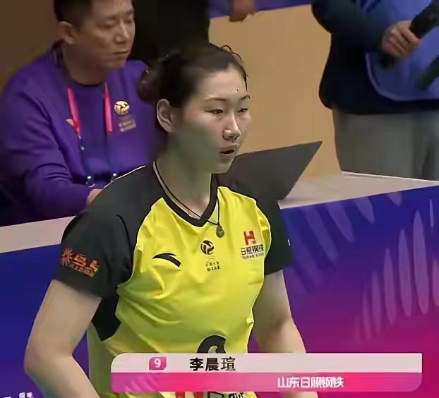 李晨瑄暂时还不适合去国家队打大主攻，得潜下心来当好保障型小主攻，再说187身高与