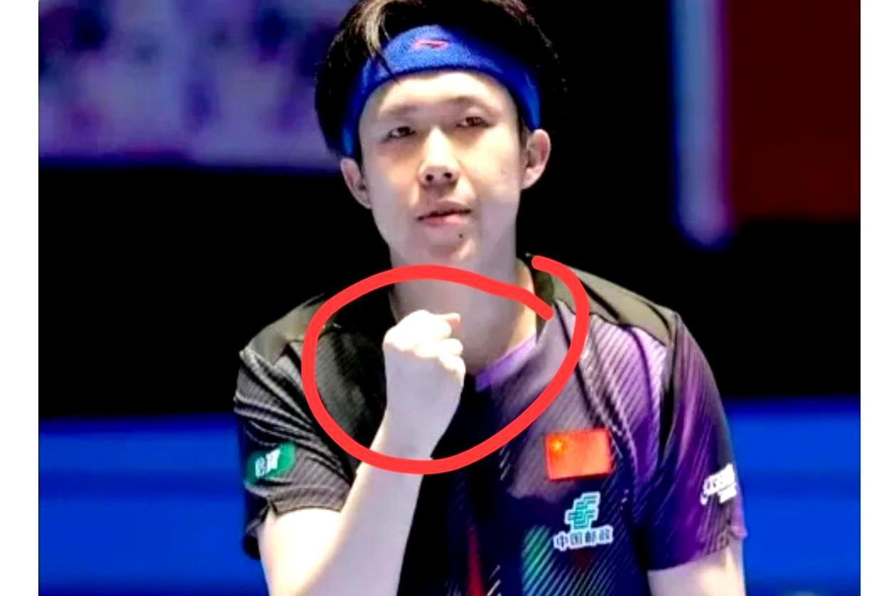 他去了两次，冠军拿了两个。效率，百分之百。这次亚洲杯，他一个人守下半区。张